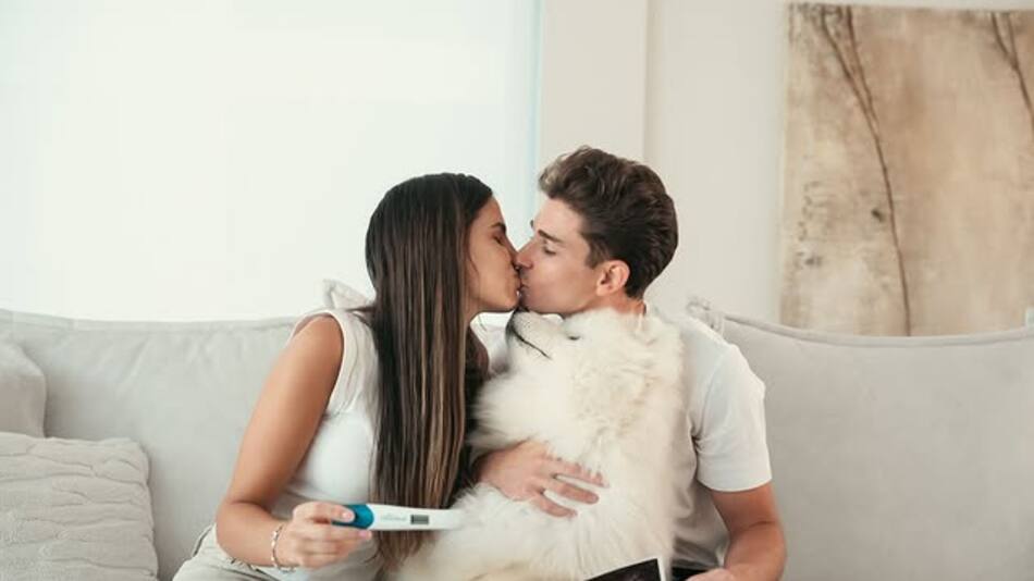 Julián Álvarez y Emilia Ferrero anunciaron la llegada de su primer bebé.