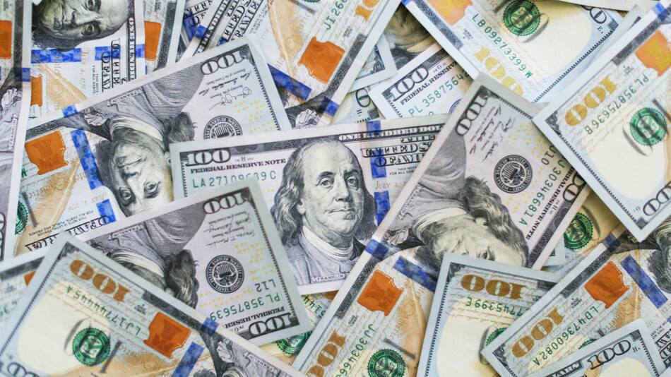 Billetes de 100 dólares. Foto: Unsplash.