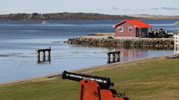 Visitá las Islas Malvinas: cómo viajar desde Argentina y cuál es el precio del pasaje en avión