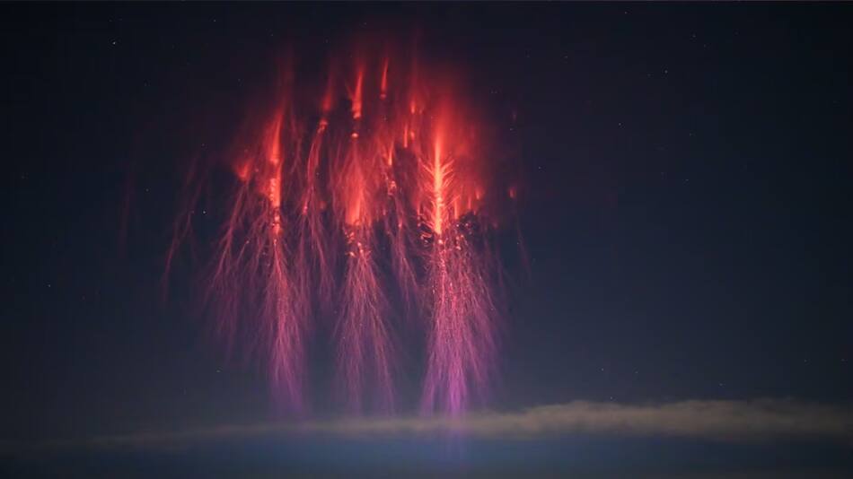 Los llamados "duendes rojos". Foto: NASA.