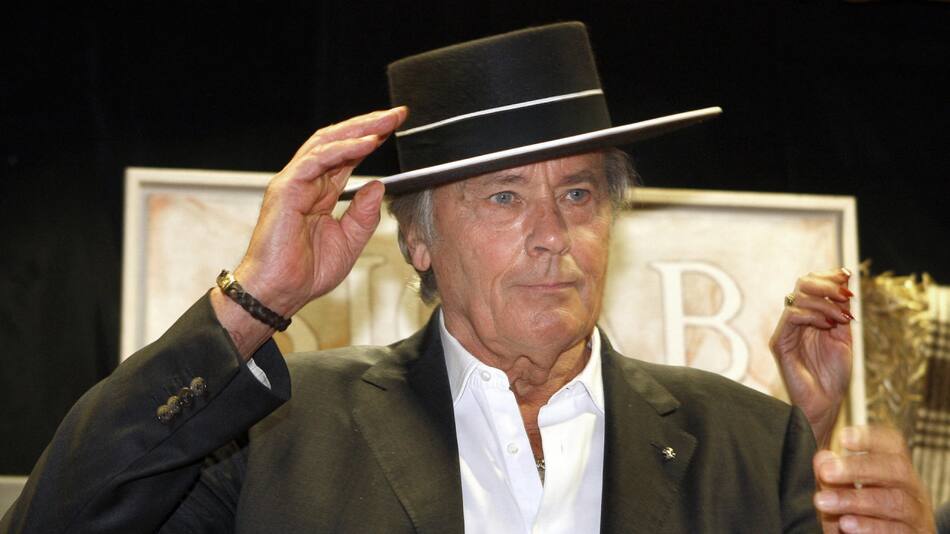 Fotografía de archivo, tomada el 26/11/2011 en Sevilla, del actor Alain Delon. EFE
