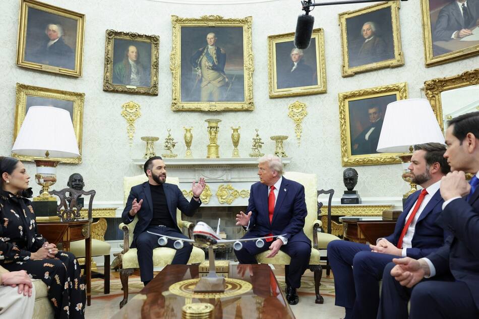 Reunión entre Donald Trump y Nayib Bukele en la Casa Blanca. Foto: Reuters (Kevin Lamarque)
