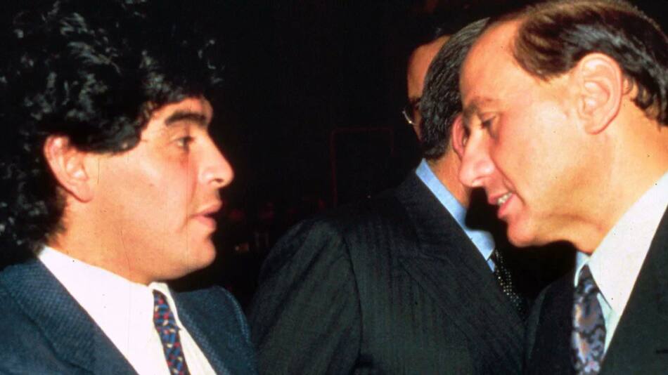 Diego Maradona y Silvio Berlusconi. Foto: NA.