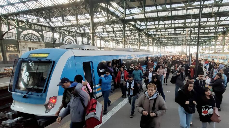 La Fraternidad podría convocar un paro de trenes. Foto: NA.