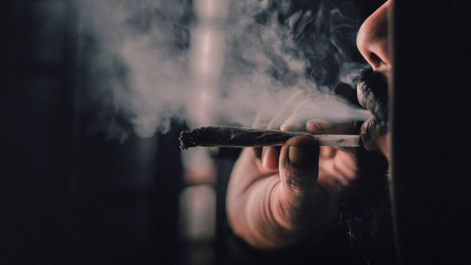 Fumar es perjudicial para la salud. Foto: Unsplash.