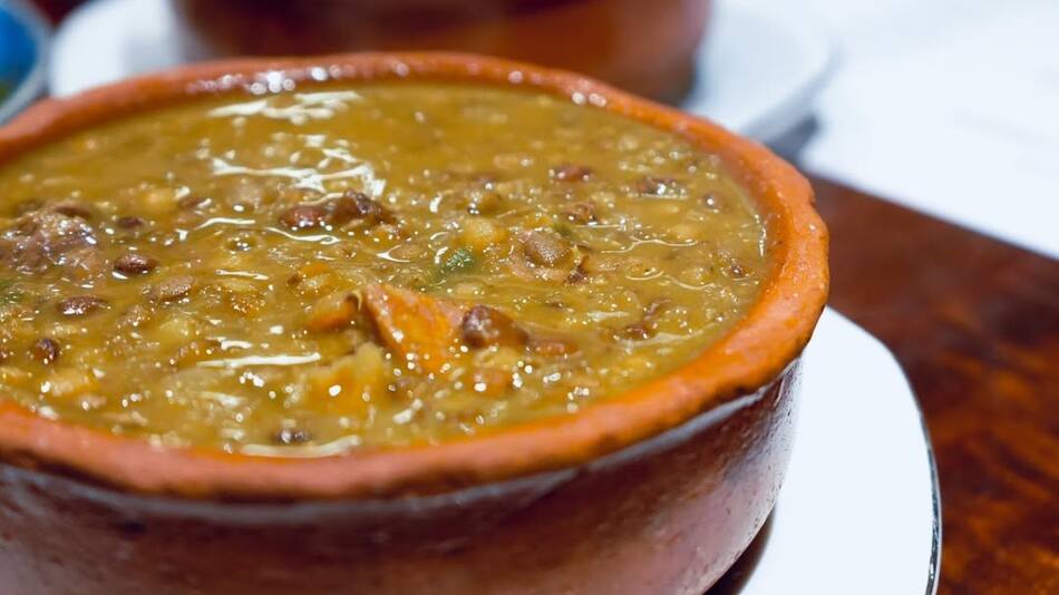 El guiso de lentejas de La Morada, un clásico del invierno porteño.