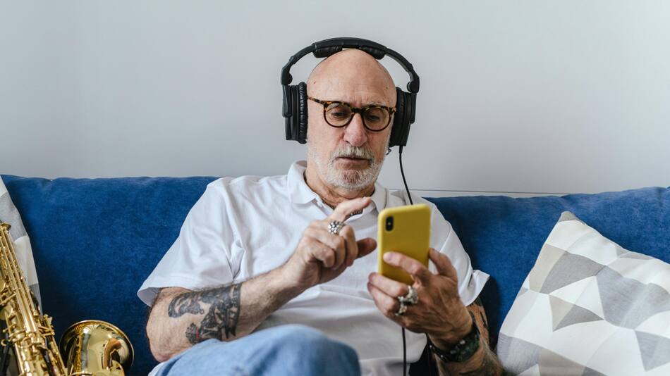 Musica, telefono, celular. Fuente: Pexels