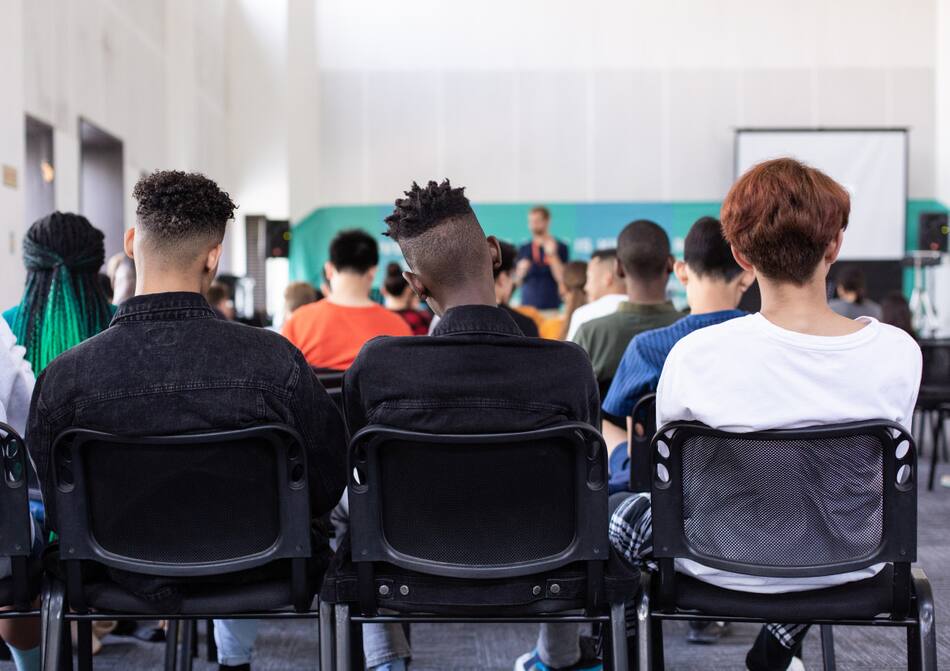 Alumnos; colegio. Foto: Unsplash.