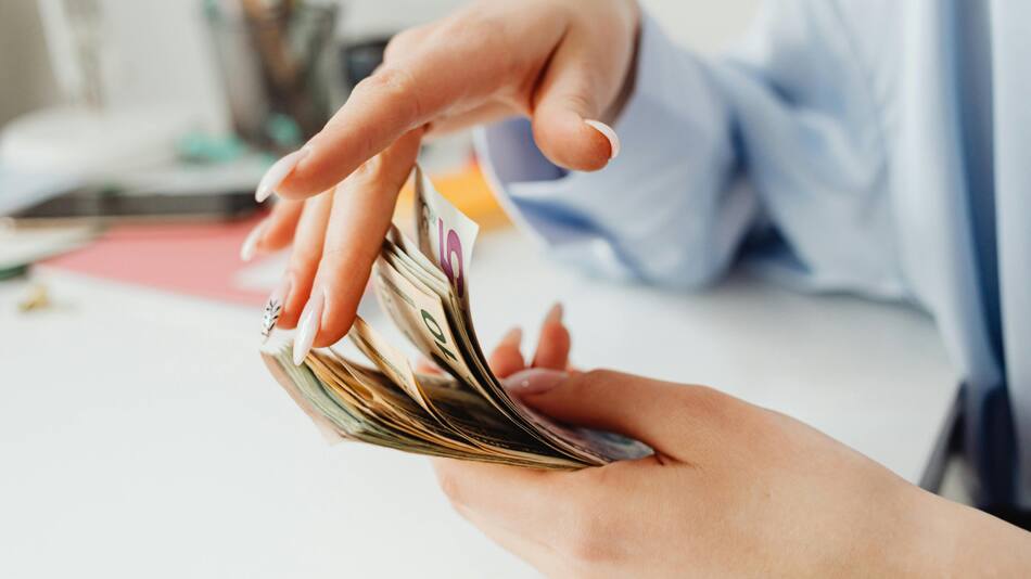 Dinero, billetes. Foto: Pexels.