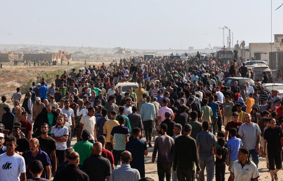 Entrega de ayuda humanitaria en la Franja de Gaza. Foto: REUTERS/Hatem Khaled.
