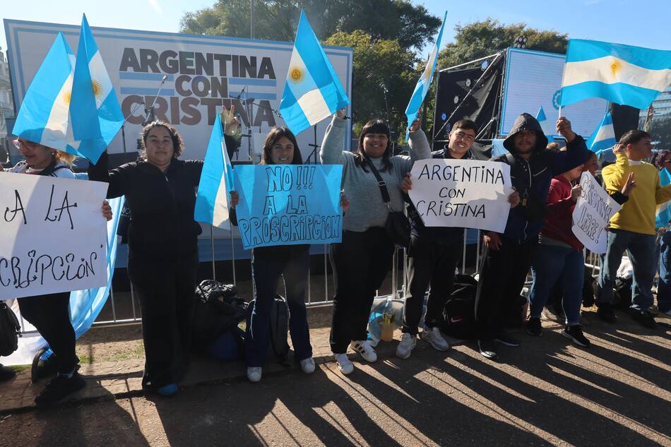 Acto en Plaza de Mayo por el 9 de Julio.