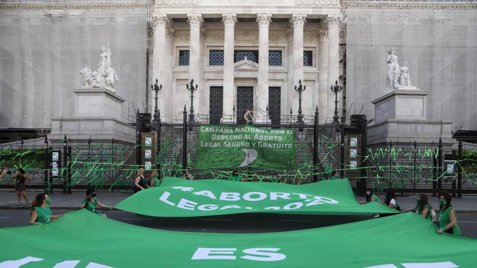 Partidarios del proyecto de ley de aborto legal frente al Congreso, NA