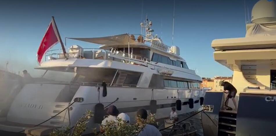 Incendio de un yate de un empresario argentino en la Riviera Francesa.