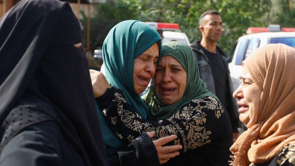 Drama de familiares por la situación de los rehenes. Foto: Reuters.
