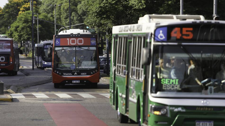 Colectivos en la Ciudad de Buenos Aires. Foto: NA/Juan Vargas.