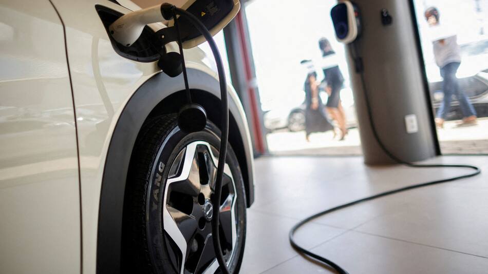 Los vehículos eléctricos funcionan a través de la utilización de uno o más motores eléctricos que almacenan electricidad en sus baterías. Foto: Reuters.