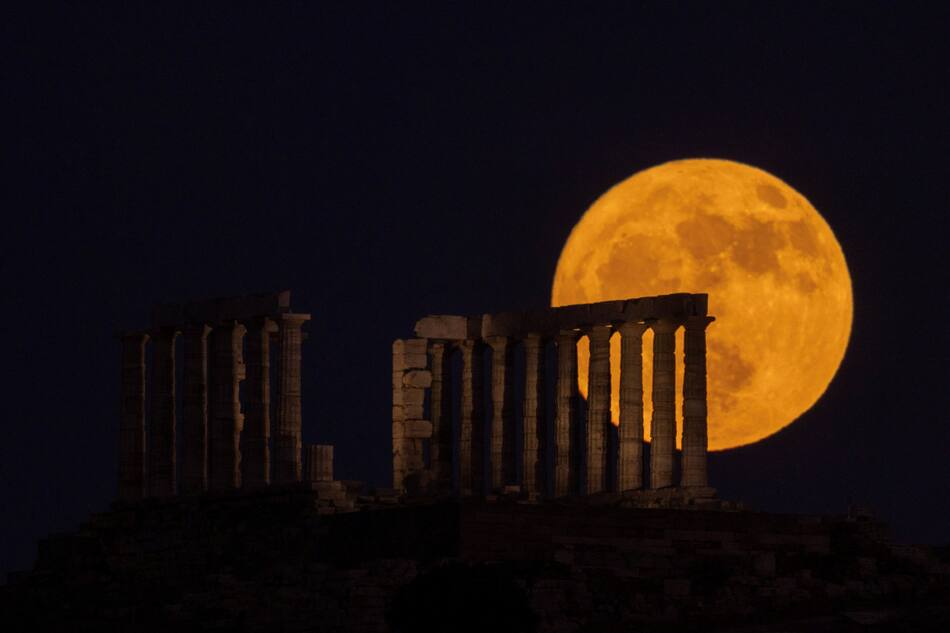 Luna de Fresa; Luna Llena. Foto: Archivo Reuters/Alkis Konstantinidis