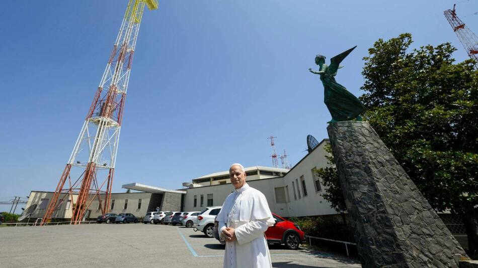 El Papa León XIV en la Radio Vaticana en Santa Maria Galeria. Foto: EFE