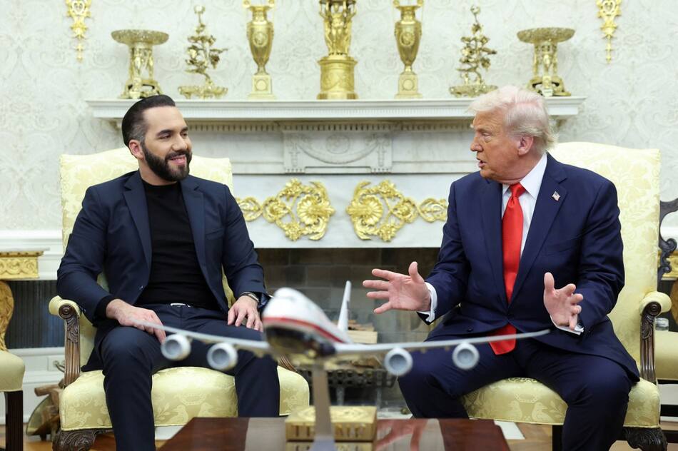 Reunión entre Donald Trump y Nayib Bukele en la Casa Blanca. Foto: Reuters (Kevin Lamarque)