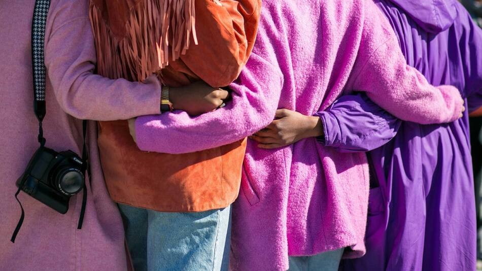 Día de la mujer, amigas, salida. Foto: Unsplash.