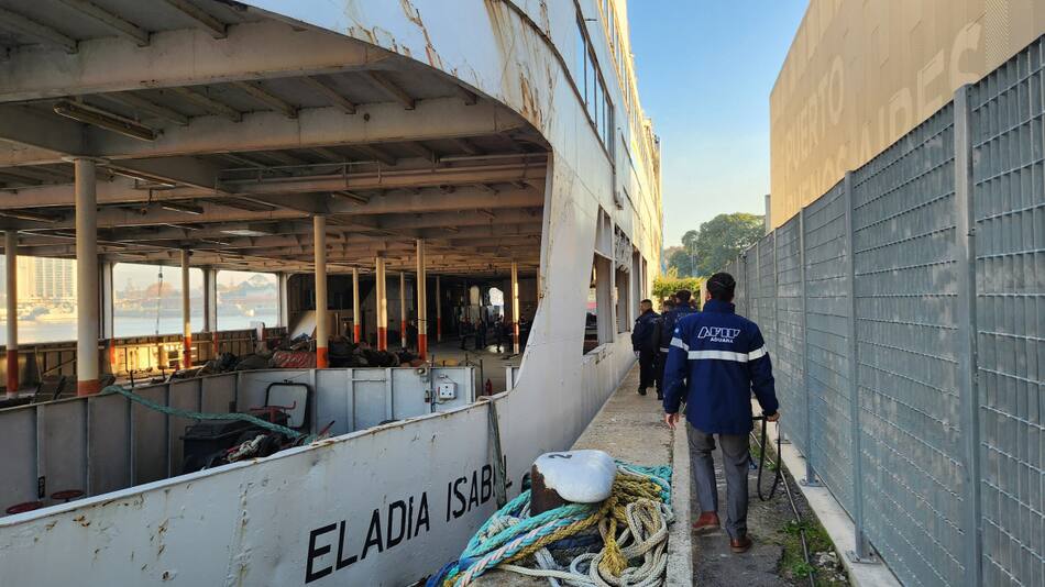 Operativo en Buquebus. Foto: Aduana.