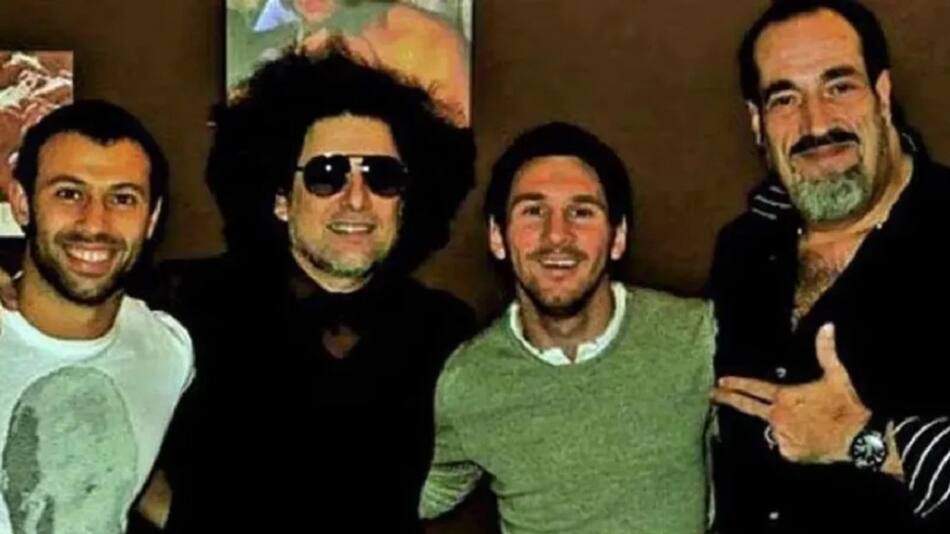 Dani El Rojo junto a Lionel Messi, Andrés Calamaro y Javier Mascherano. Foto: NA