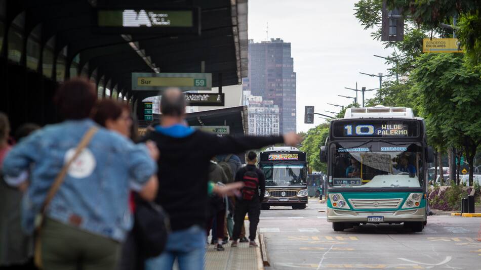 Las 10 líneas de colectivo a las que nunca te tenes que subir en plena ola de calor. Foto NA.