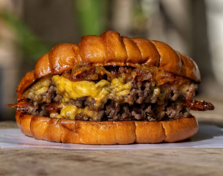 La mejor hamburguesa del mundo está en España. Foto: Instagram/hundredburgers_