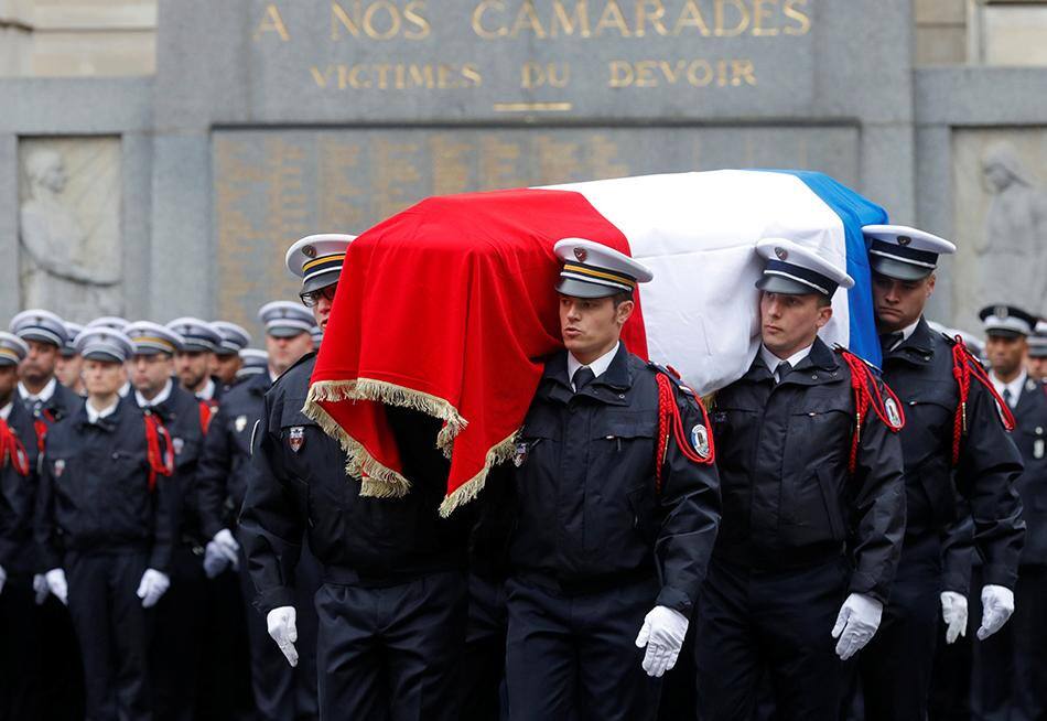 Homenaje a policía asesinado en Francia (Reuters)