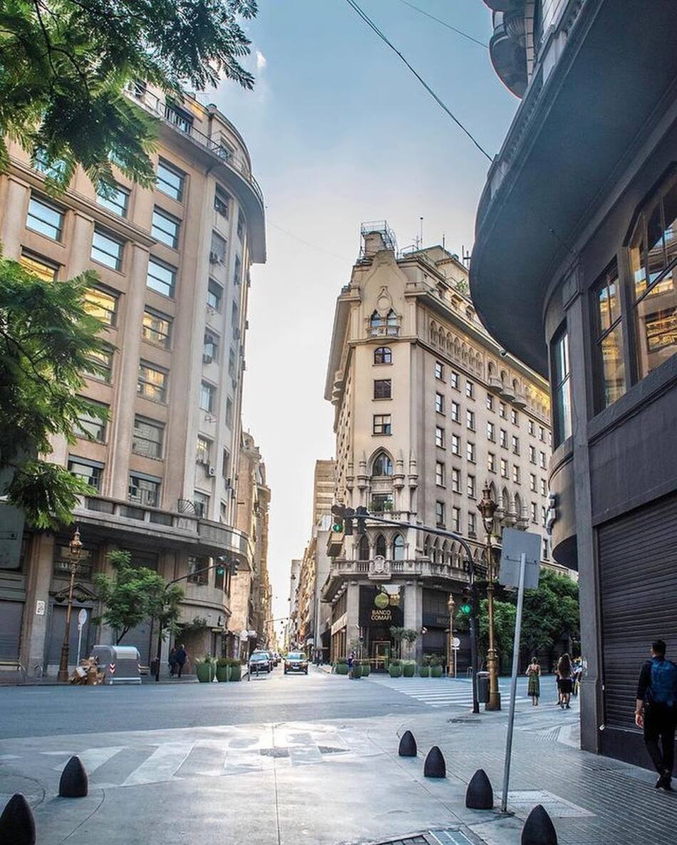 Las esquinas más icónicas de CABA: Diagonal Norte y Bartolomé Mitre. Foto Instagram @turistaenbuenosaires