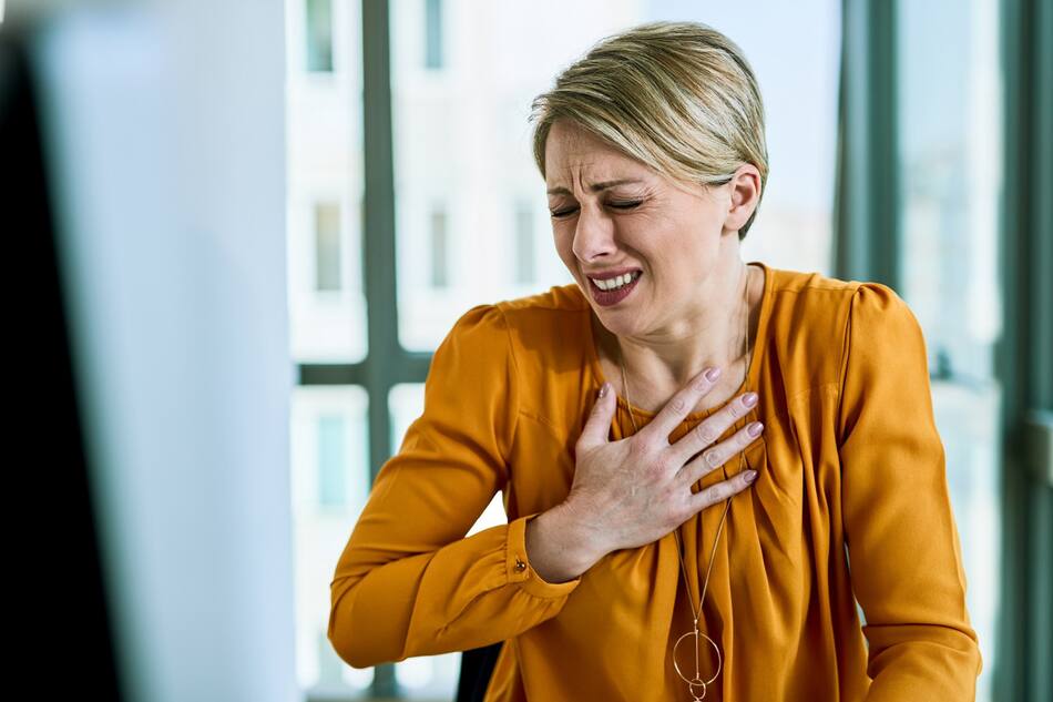 Infarto, mujer, salud, dolor de pecho. Foto Pixabay