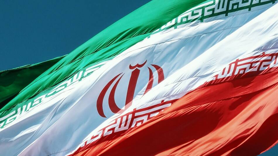 El Parlamento de Irán suspende la cooperación con el OIEA.