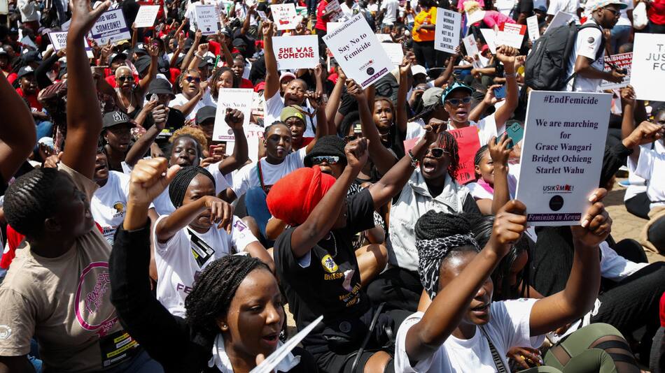 Marcha en Kenia contra la violencia de género y los femicidios. Foto: REUTERS.