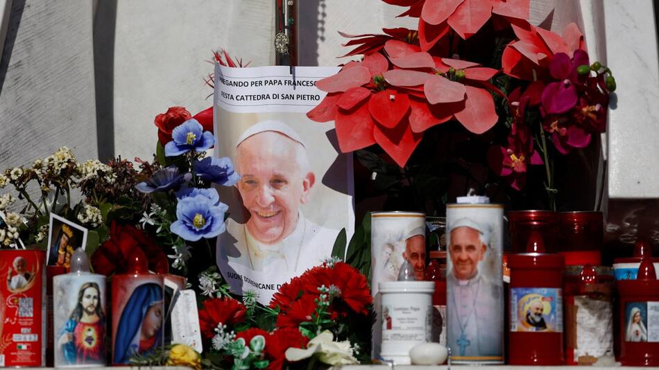 El papa Francisco está internado en el hospital Gemelli de Roma. Foto: Reuters/Vincenzo Livieri
