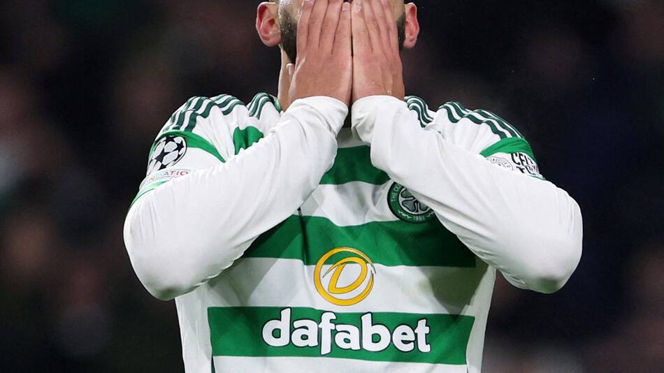 Blooper de Cameron Carter Vickers en la Champions League. Foto: REUTERS.