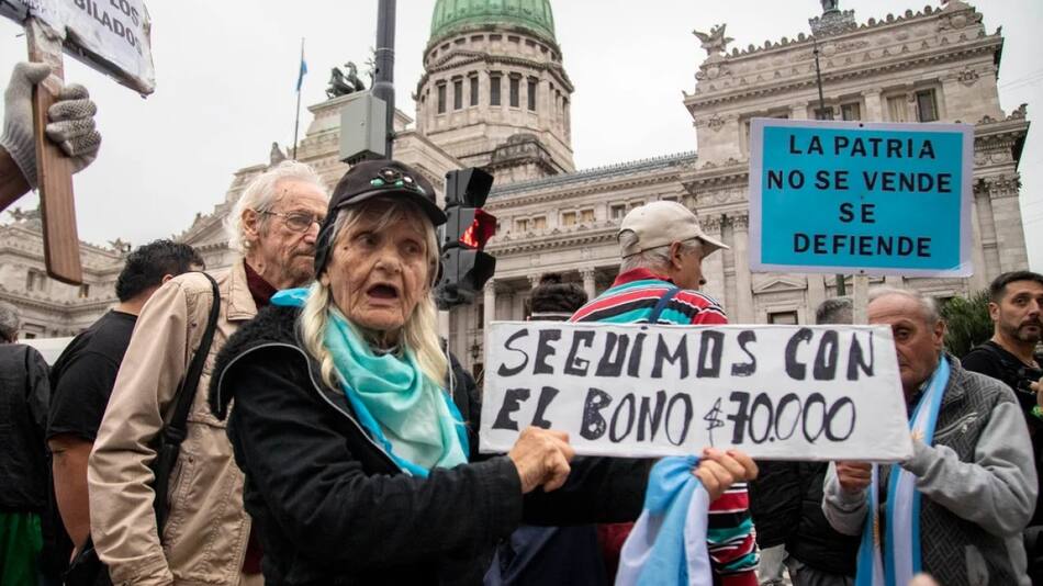 Marcha de jubilados en el Congreso. Foto: NA.