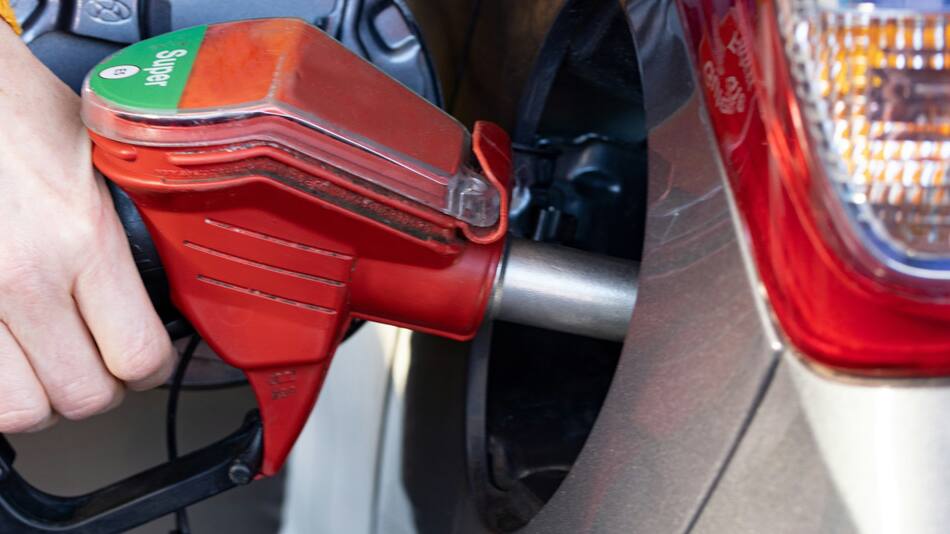 Ya rige el sistema de autoservicio para cargar combustible. Foto: Unsplash.
