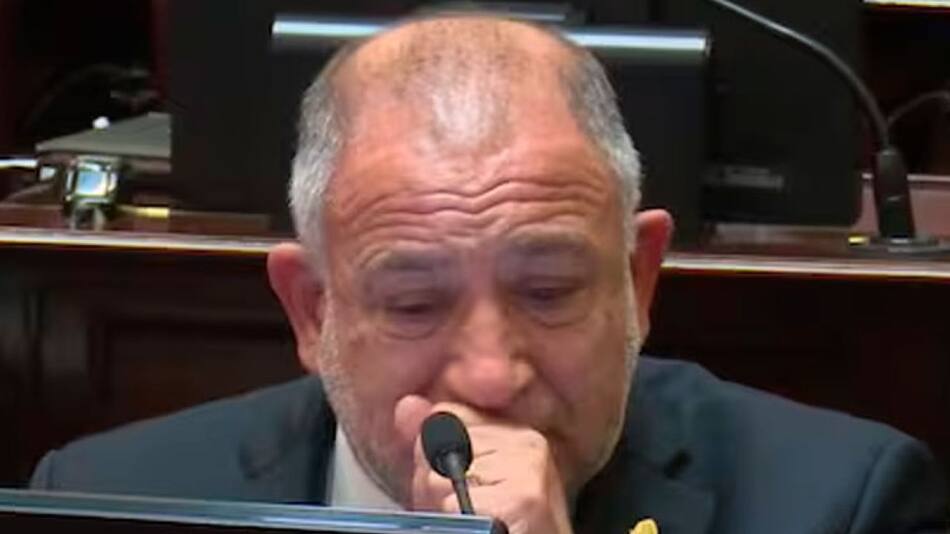 Emoción de Luis Juez en el debate por la Emergencia en Discapacidad.