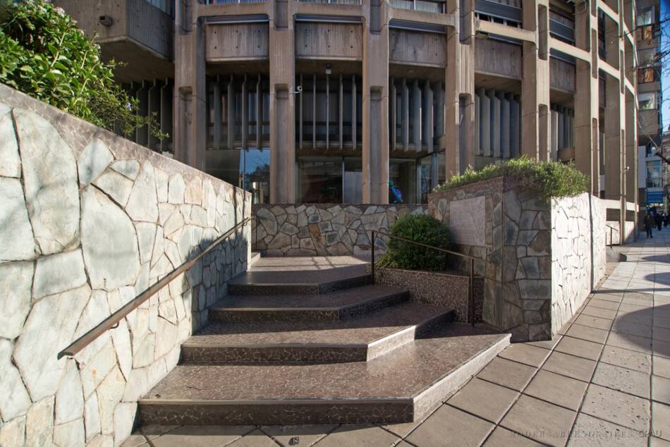La entrada de la Torre Dorrego, uno de los edificios que aparece en "El Eternauta". Foto: Moderna Buenos Aires.