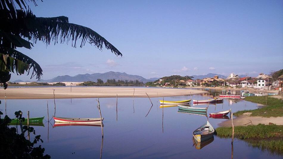 Guarda do Embaú se ha consolidado como una de las playas favoritas entre los visitantes