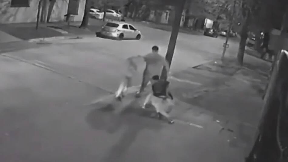 Brutal golpiza en patota a un adolescente a la salida de un boliche en Colón. Foto: NA.