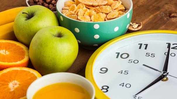 Ayuno intermitente, el secreto de Duki para bajar de peso: sus beneficios y cómo hacerlo de forma correcta