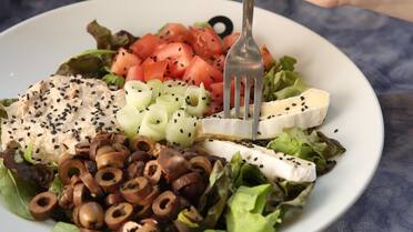 Prácticas, nutritivas y sabrosas: 3 ideas de ensaladas frescas para combatir el calor y comer sano sin aburrirse