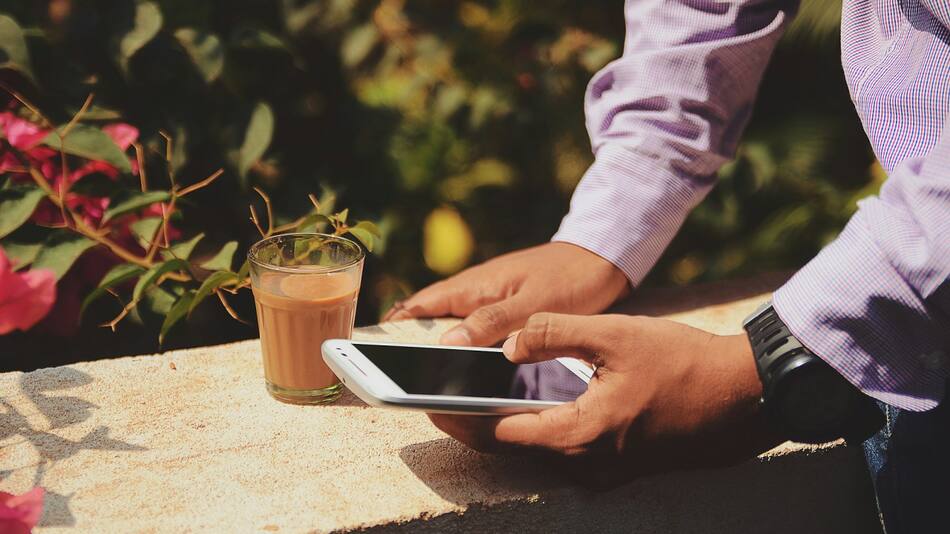 Celular, teléfono. Foto Unsplash.