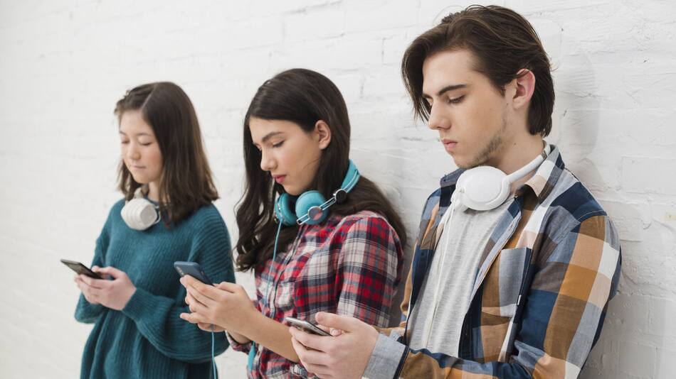 Adicción al celular. Foto: Freepik.