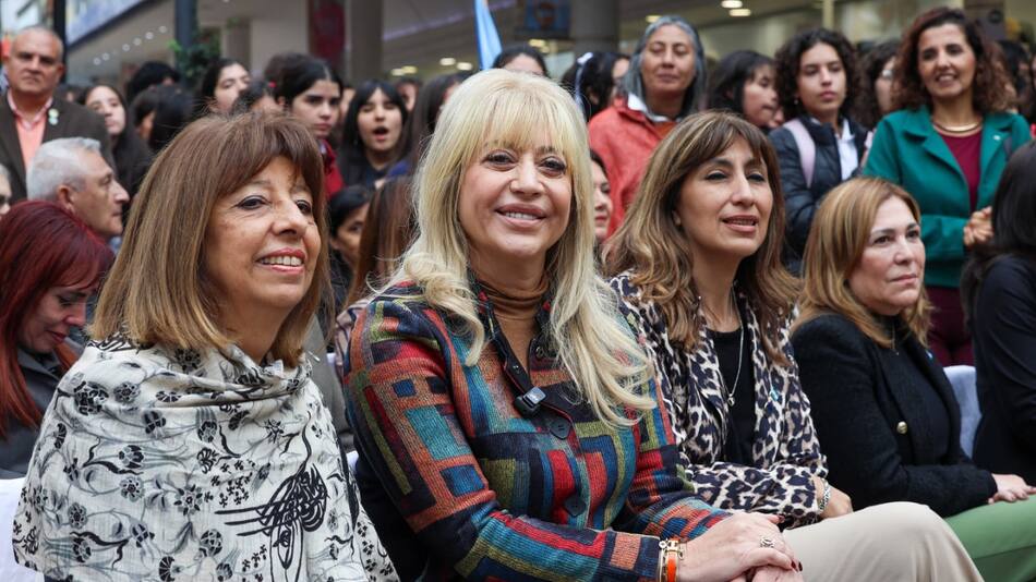 Rossana Chahla (medio), intendenta de San Miguel de Tucumán. Foto: Instagram @rossanachahla