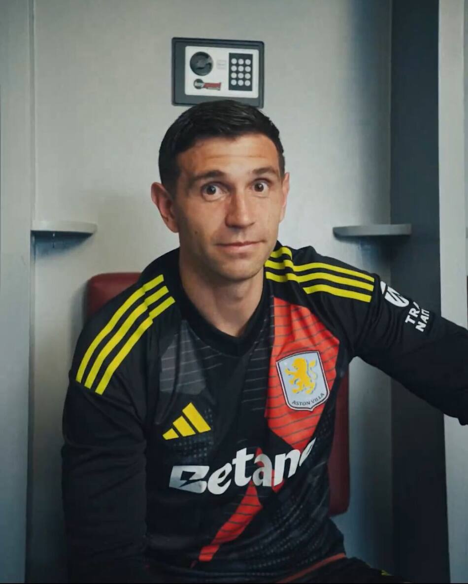 Dibu Martínez en el video del Aston Villa. Foto: Captura video.