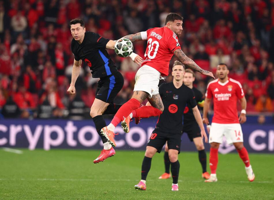 Nicolás Otamendi mantuvo el arco en cero frente al Barcelona. Foto: Reuters/Stephane Mahe