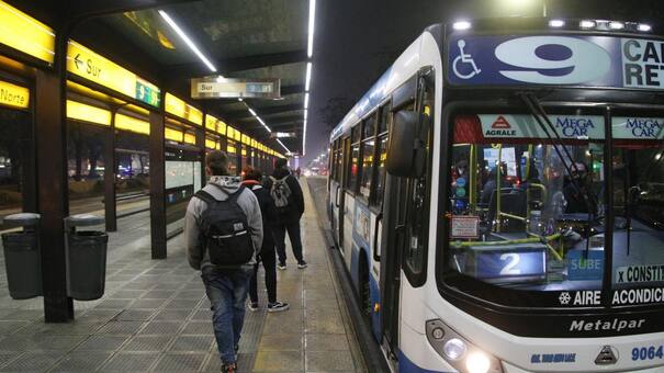 Noche de los Museos 2025: cómo viajar gratis en colectivos y subtes durante el evento