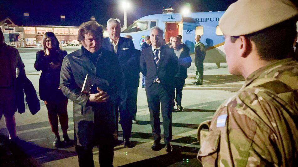 Javier Milei en su llegada a Bariloche. Foto: NA.